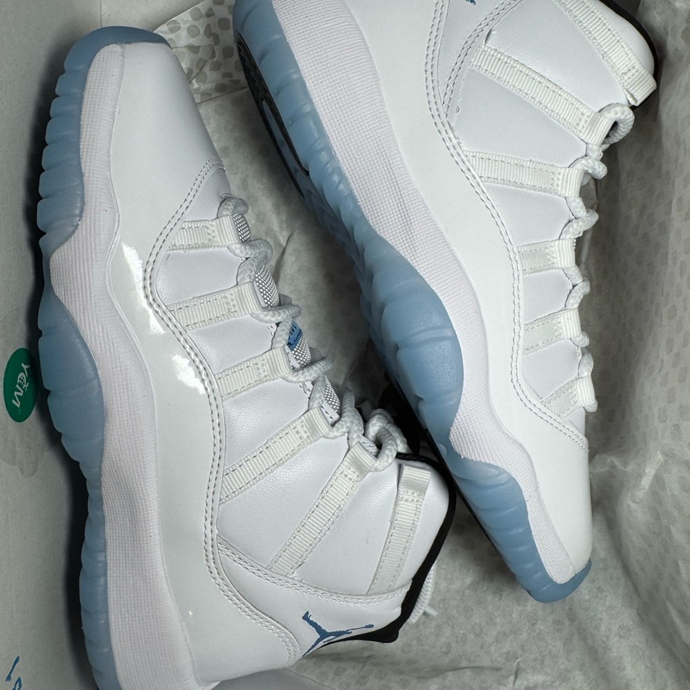 NWT Air Jordan 11 retro - Picture 2 of 6